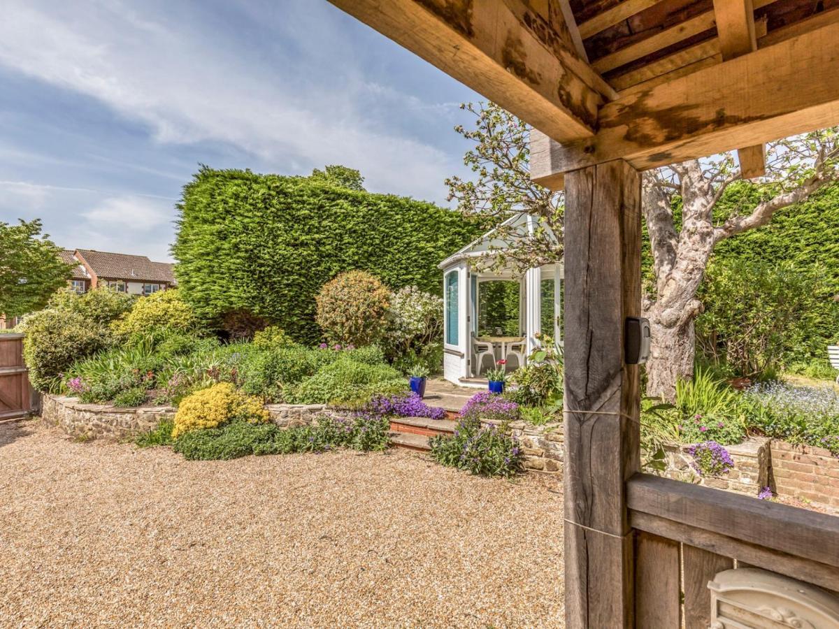 Pass The Keys Charming Apartment Attached To Thatched Cottage Чичестър Екстериор снимка