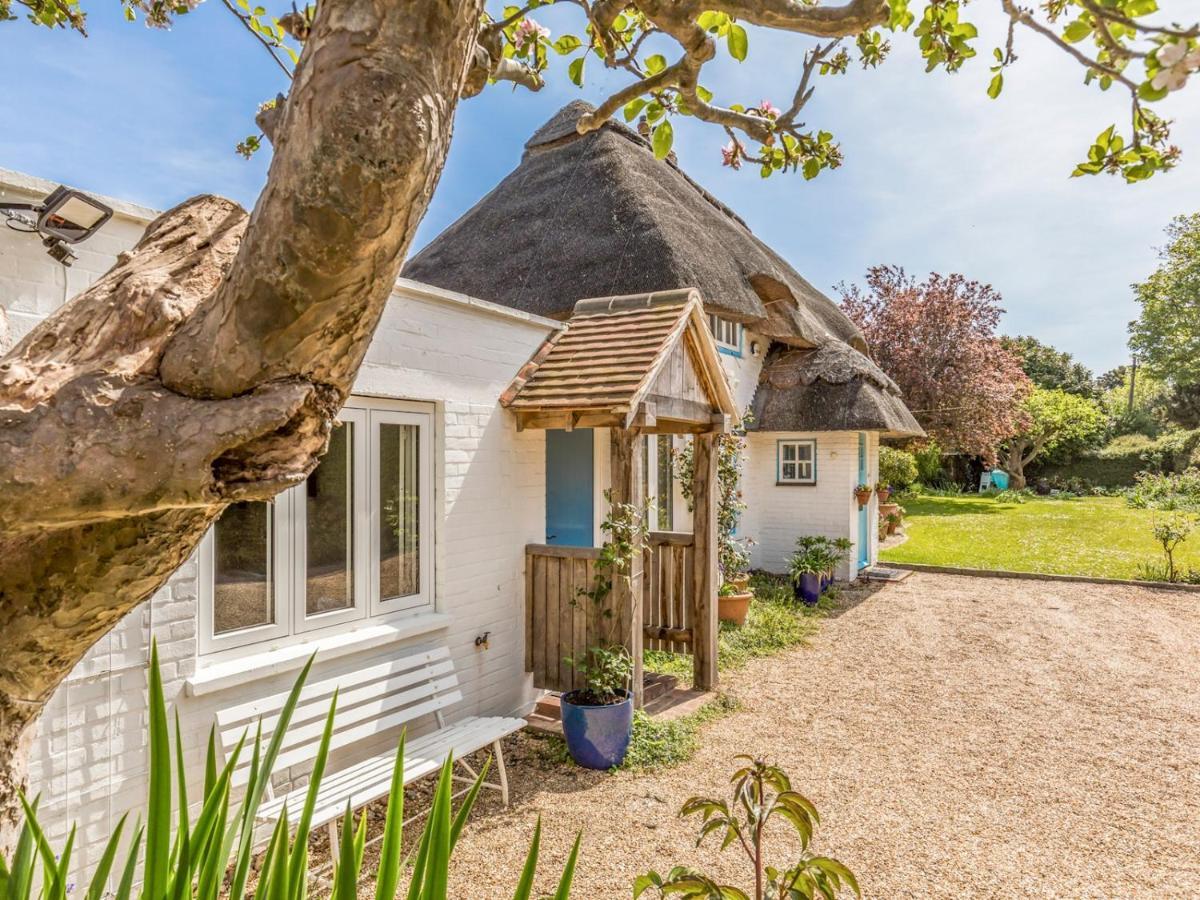 Pass The Keys Charming Apartment Attached To Thatched Cottage Чичестър Екстериор снимка