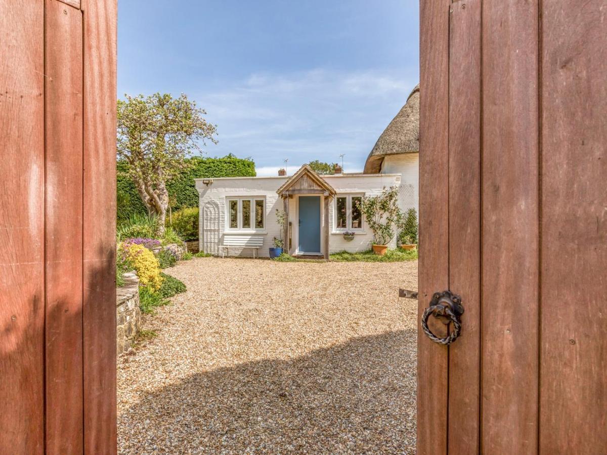Pass The Keys Charming Apartment Attached To Thatched Cottage Чичестър Екстериор снимка