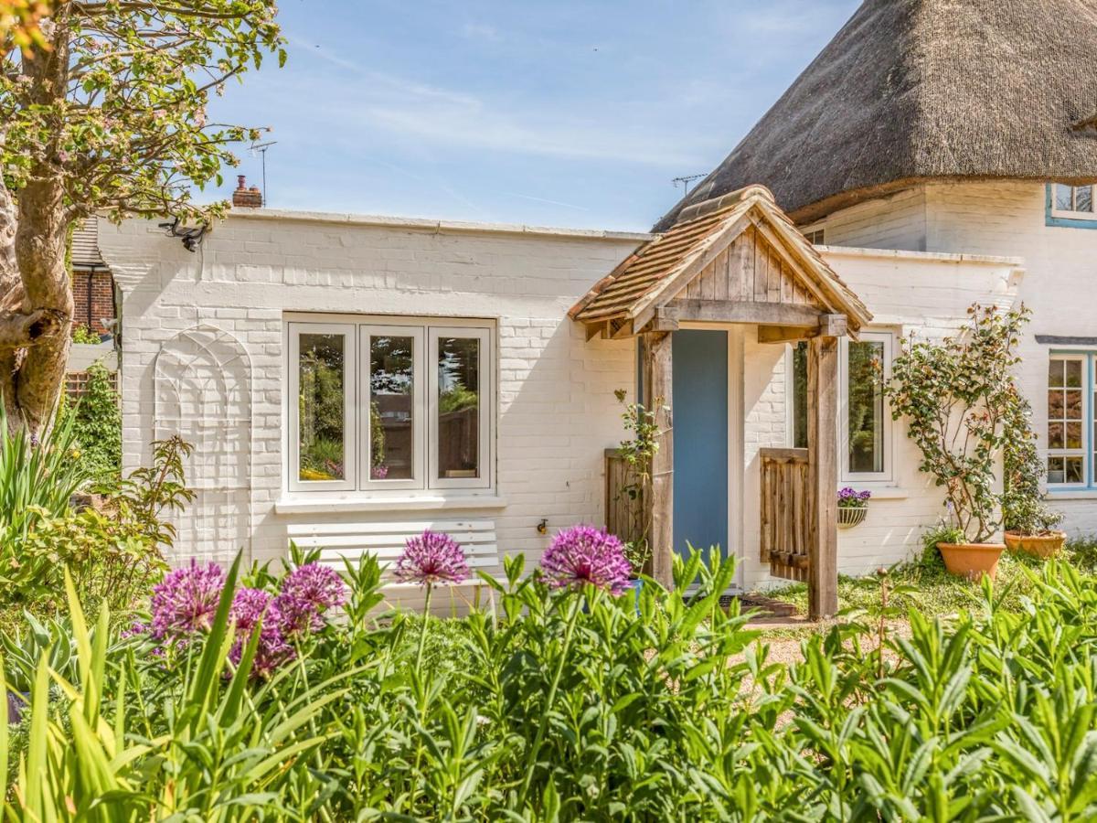 Pass The Keys Charming Apartment Attached To Thatched Cottage Чичестър Екстериор снимка